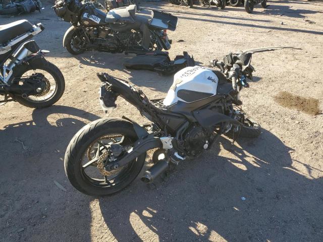 JKAEXEJ18HDA00772 - 2017 KAWASAKI EX650 J თეთრი ფოტო 4