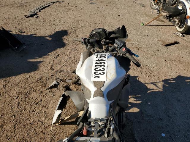 JKAEXEJ18HDA00772 - 2017 KAWASAKI EX650 J თეთრი ფოტო 5