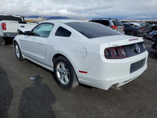 1ZVBP8AM3E5250439 - 2014 FORD MUSTANG WHITE photo 2