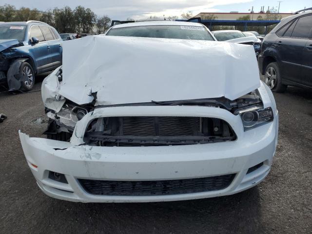 1ZVBP8AM3E5250439 - 2014 FORD MUSTANG WHITE photo 5