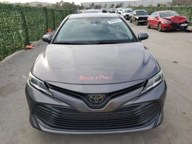 4T1B11HKXKU229925 - 2019 TOYOTA CAMRY L GRAY photo 5