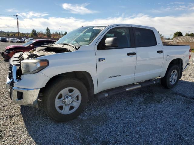 5TFEY5F13KX251441 - 2019 TOYOTA TUNDRA CREWMAX SR5 WHITE photo 1