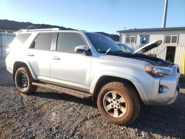 JTEBU5JR0G5322122 - 2016 TOYOTA 4RUNNER SR5/SR5 PREMIUM 银色 照片 4