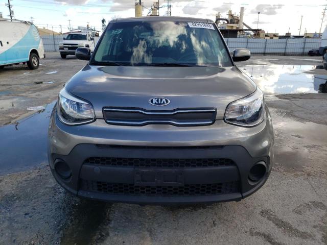 KNDJN2A21J7539351 - 2018 KIA SOUL GRAY photo 5