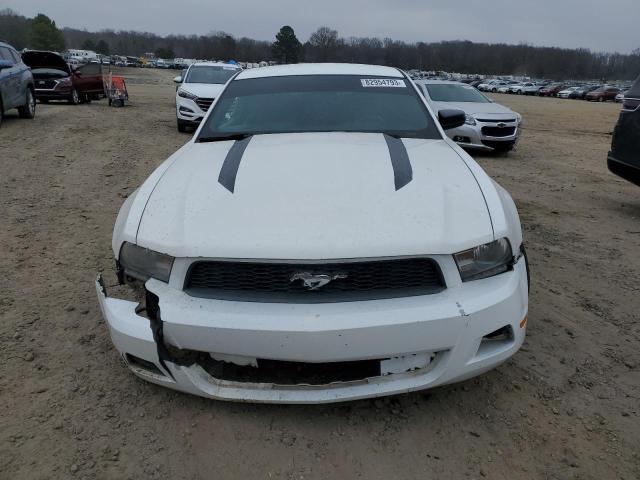 1ZVBP8AMXB5115549 - 2011 FORD MUSTANG WHITE photo 5