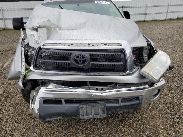 5TFDY5F18CX263291 - 2012 TOYOTA TUNDRA CREWMAX SR5 SILVER photo 11