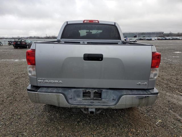 5TFDY5F18CX263291 - 2012 TOYOTA TUNDRA CREWMAX SR5 SILVER photo 6