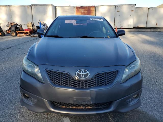 4T1BF3EK7BU209634 - 2011 TOYOTA CAMRY BASE GRAY photo 5