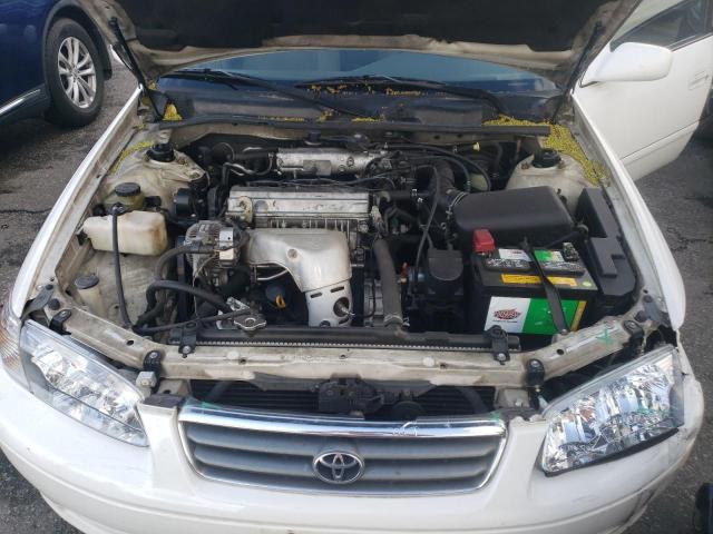 JT2BG22K310606045 - 2001 TOYOTA CAMRY CE WHITE photo 11