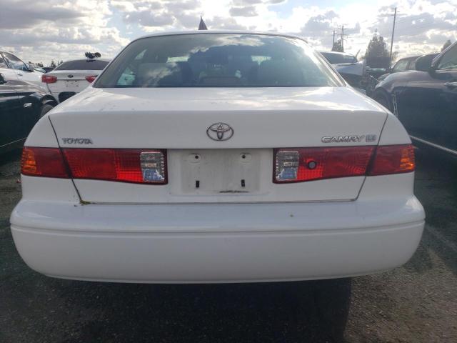 JT2BG22K310606045 - 2001 TOYOTA CAMRY CE WHITE photo 6