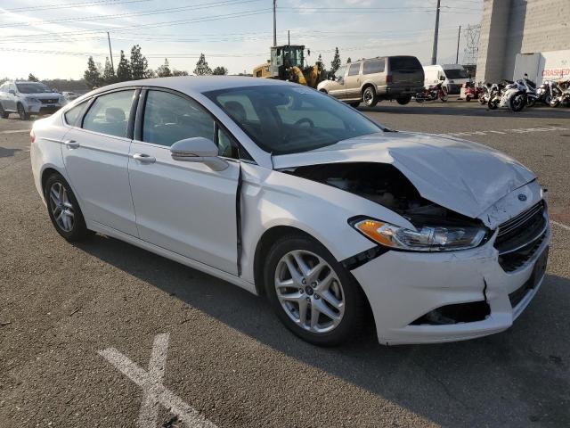 1FA6P0H79G5119255 - 2016 FORD FUSION SE WHITE photo 4