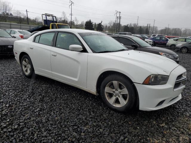 2B3CL3CG2BH578292 - 2011 DODGE CHARGER WHITE photo 4