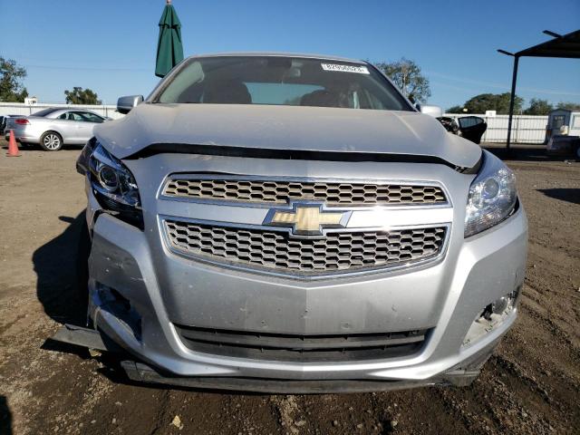 1G11H5SA4DF238722 - 2013 CHEVROLET MALIBU LTZ ნაცრისფერი ფოტო 5