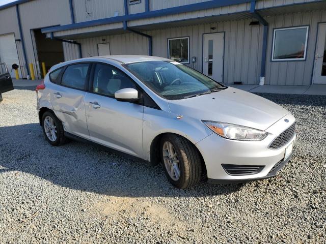 1FADP3K29JL288619 - 2018 FORD FOCUS SE SILVER photo 4