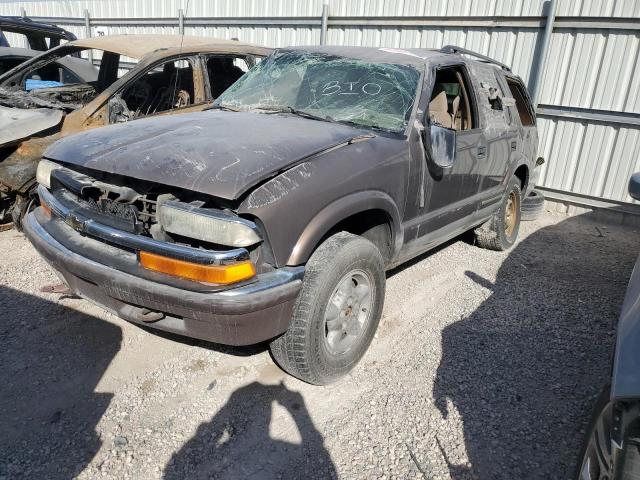 1GNDT13W1Y2243354 - 2000 CHEVROLET BLAZER BROWN photo 1