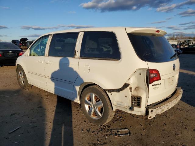 2V4RW3D17AR323078 - 2010 VOLKSWAGEN ROUTAN SE WHITE photo 2