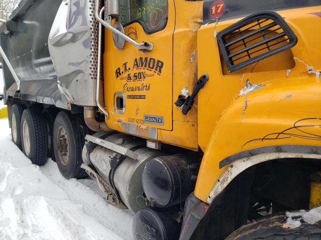 1M2AG11C06M023936 - 2006 MACK 700 CV700 TWO TONE photo 10