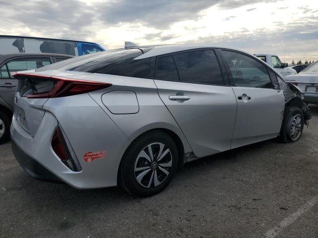 JTDKARFP1H3032643 - 2017 TOYOTA PRIUS PRIM 银色 照片 3