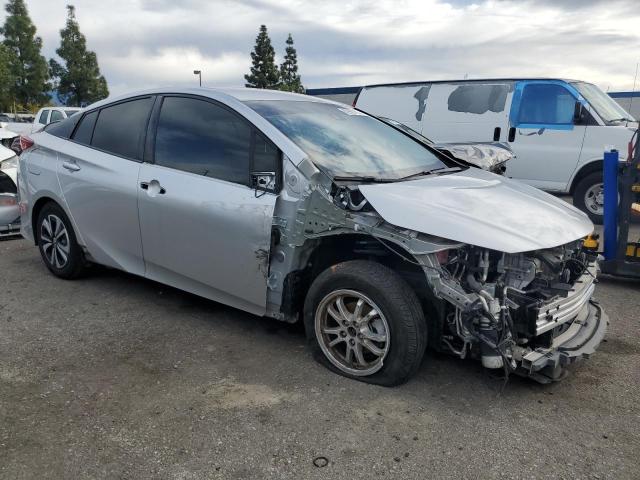 JTDKARFP1H3032643 - 2017 TOYOTA PRIUS PRIM 银色 照片 4
