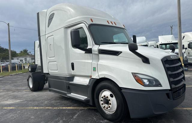 3AKBHHDV1LSLT7198 - 2020 FREIGHTLINER CASCADIA 1 WHITE photo 1