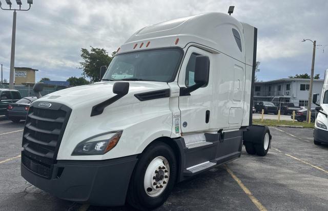 3AKBHHDV1LSLT7198 - 2020 FREIGHTLINER CASCADIA 1 WHITE photo 2