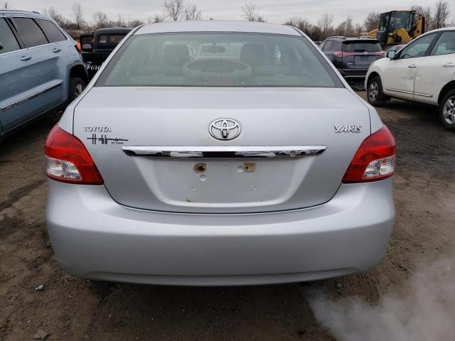 JTDBT923571186506 - 2007 TOYOTA YARIS SILVER photo 6