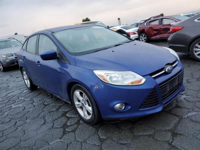 1FAHP3F21CL392455 - 2012 FORD FOCUS SE BLUE photo 4