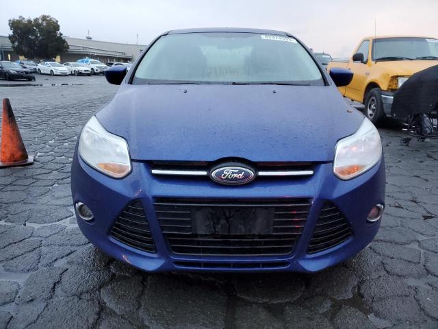 1FAHP3F21CL392455 - 2012 FORD FOCUS SE BLUE photo 5