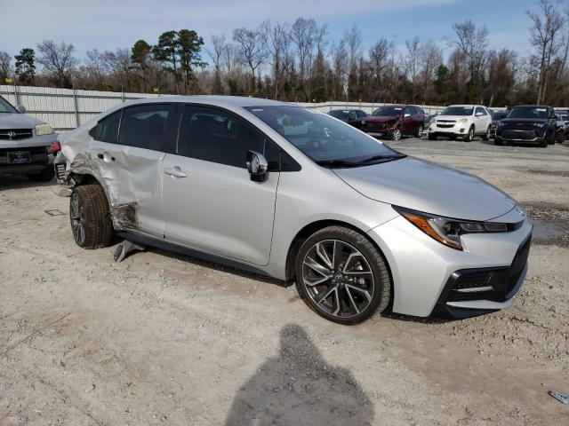 5YFS4MCEXNP111194 - 2022 TOYOTA COROLLA SE SILVER photo 4