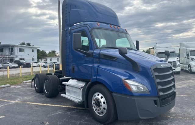 1FUJHTDV3LLKZ2324 - 2020 FREIGHTLINER CASCADIA 1 BLUE photo 1