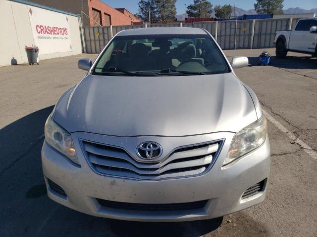 4T1BF3EK7BU124387 - 2011 TOYOTA CAMRY BASE SILVER photo 5