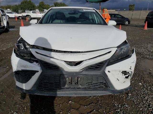 4T1T11AK9NU622625 - 2022 TOYOTA CAMRY SE WHITE photo 5