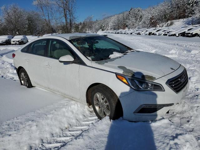 5NPE24AF3FH006431 - 2015 HYUNDAI SONATA SE WHITE photo 4