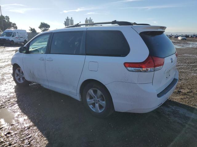 5TDKK3DCXBS096650 - 2011 TOYOTA SIENNA LE WHITE photo 2