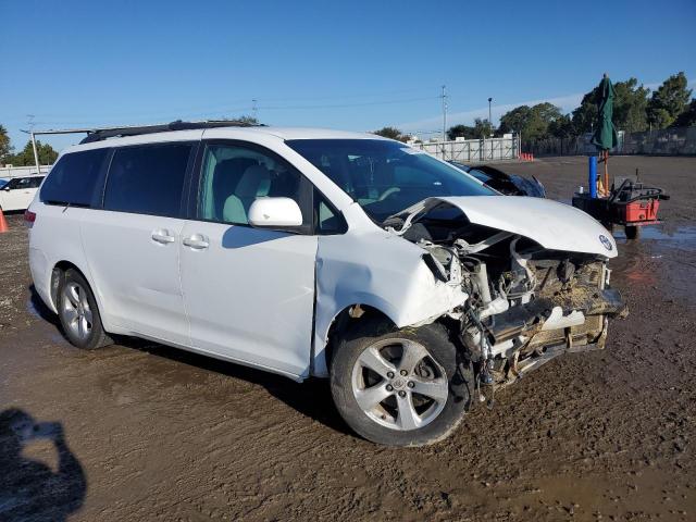 5TDKK3DCXBS096650 - 2011 TOYOTA SIENNA LE WHITE photo 4