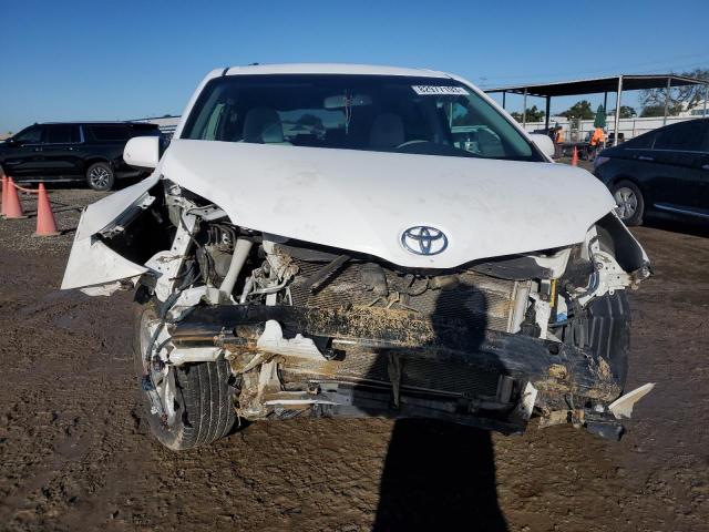 5TDKK3DCXBS096650 - 2011 TOYOTA SIENNA LE WHITE photo 5