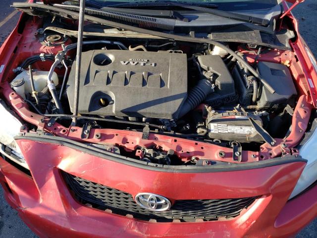 1NXBU4EE7AZ211680 - 2010 TOYOTA COROLLA BASE RED photo 11