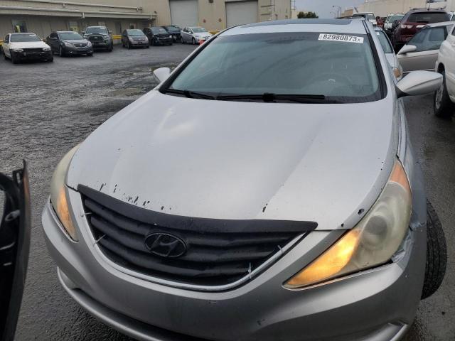 5NPEC4AC1CH368448 - 2012 HYUNDAI SONATA SE SILVER photo 5