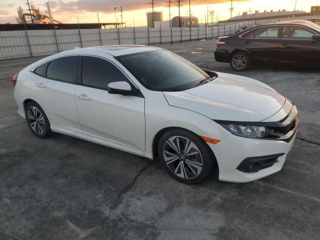 JHMFC1F72JX013206 - 2018 HONDA CIVIC EXL WHITE photo 4