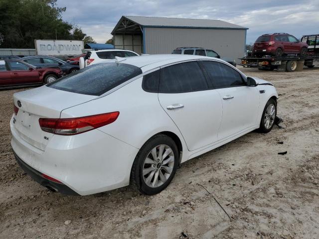 5XXGU4L35JG200064 - 2018 KIA OPTIMA EX WHITE photo 3