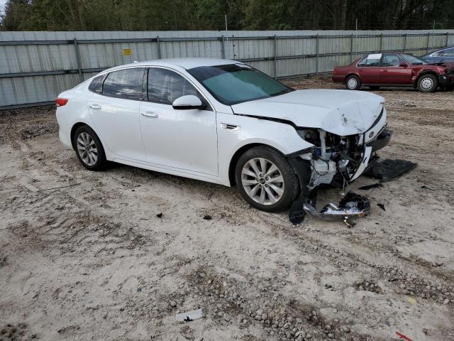 5XXGU4L35JG200064 - 2018 KIA OPTIMA EX WHITE photo 4