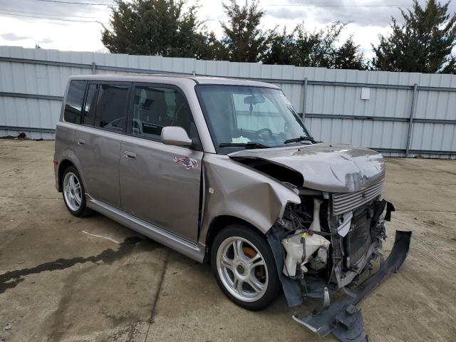 JTLKT324X40152640 - 2004 TOYOTA SCION XB GRAY photo 4