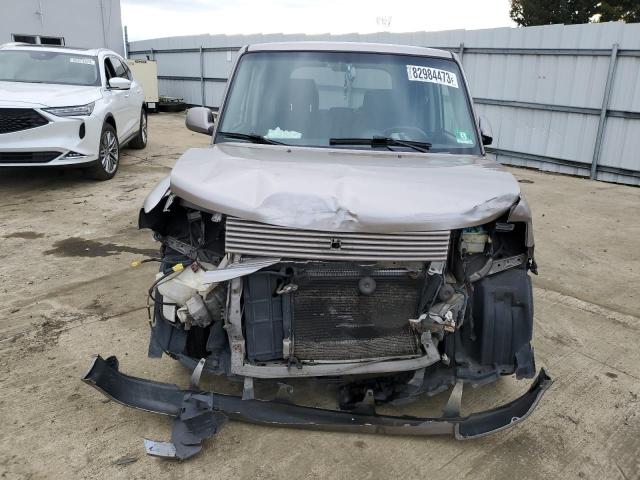 JTLKT324X40152640 - 2004 TOYOTA SCION XB GRAY photo 5