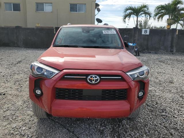 JTEEU5JR0N5255726 - 2022 TOYOTA 4RUNNER SR5 RED photo 5