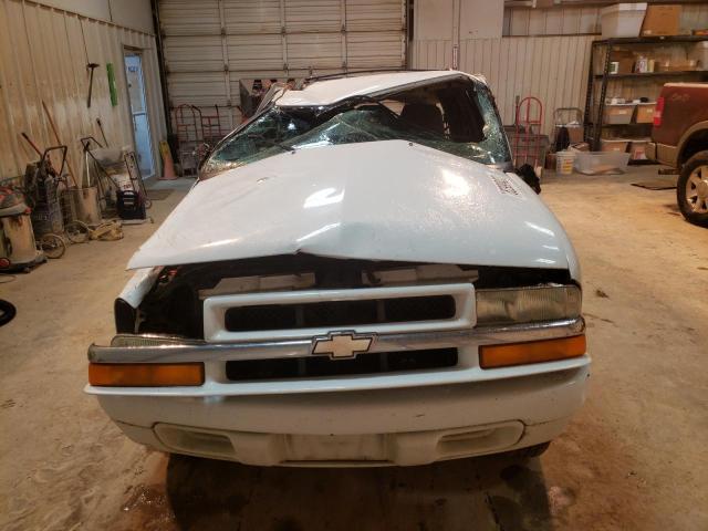 1GNCS13WX2K146031 - 2002 CHEVROLET BLAZER WHITE photo 5