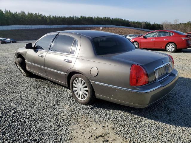 1LNHM81W13Y670666 - 2003 LINCOLN TOWN CAR EXECUTIVE BROWN photo 2