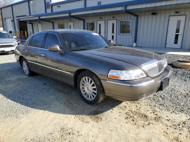 1LNHM81W13Y670666 - 2003 LINCOLN TOWN CAR EXECUTIVE BROWN photo 4