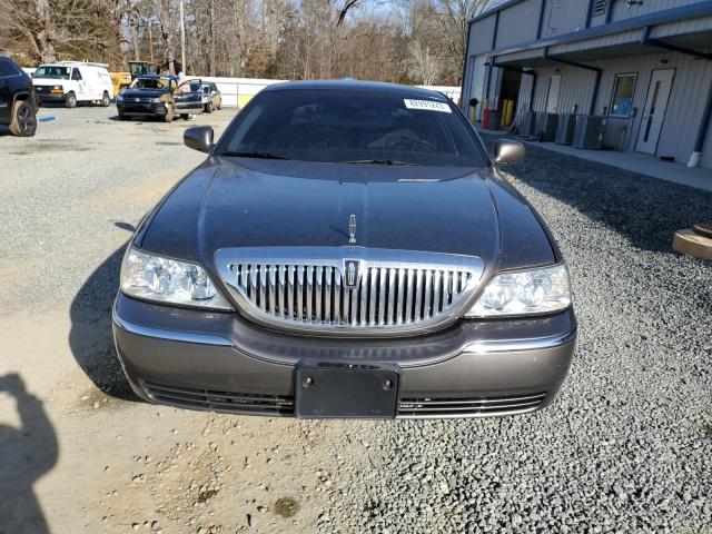 1LNHM81W13Y670666 - 2003 LINCOLN TOWN CAR EXECUTIVE BROWN photo 5