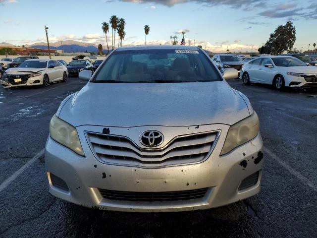 4T1BF3EK3BU683581 - 2011 TOYOTA CAMRY BASE SILVER photo 5