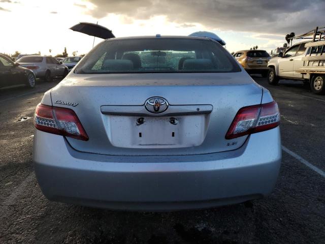 4T1BF3EK3BU683581 - 2011 TOYOTA CAMRY BASE SILVER photo 6